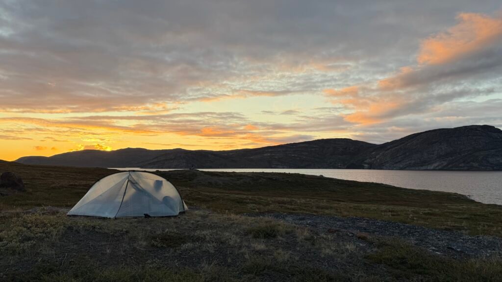 Zelt im Sonnenuntergang